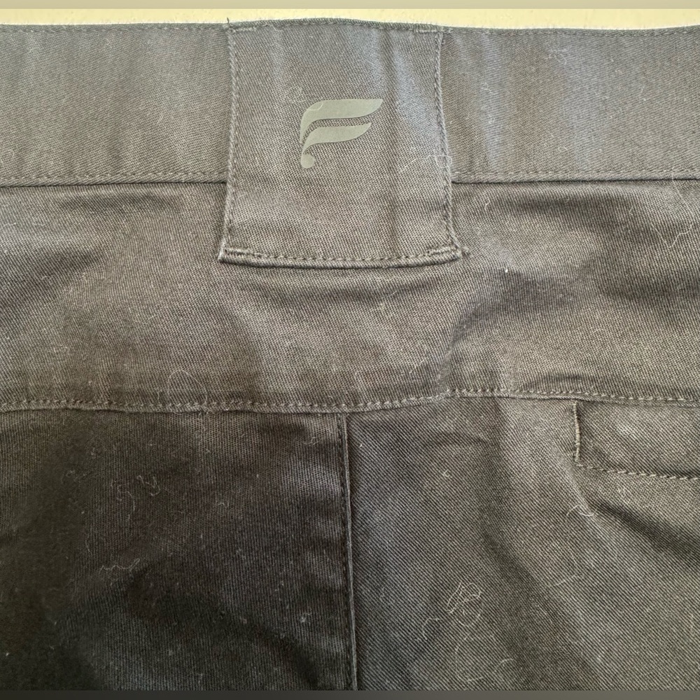 Fabletics Lightweight Pants Mens Size 33x32 Black Golf Chino Performance - Picture 5 of 10